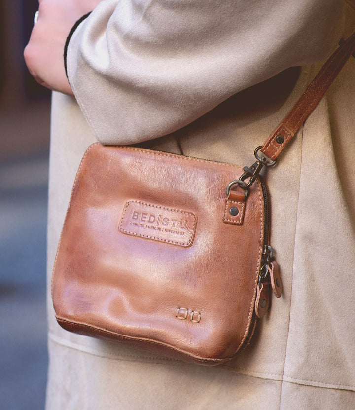 Bed|Stu Ventura Tan Rustic Mason Handbag